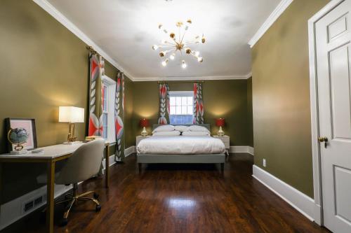 a bedroom with a bed and a desk at Wood Manor Guest House in Tuscaloosa