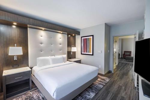 Embassy Suites by Hilton Houston-Energy Corridor Image