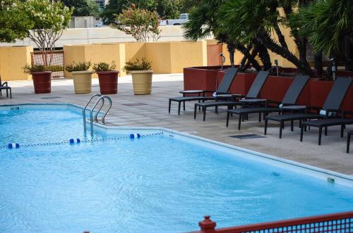 a large swimming pool with chairs around it at DoubleTree by Hilton Hotel Houston Greenway Plaza in Houston