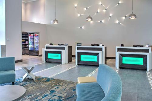 Embassy Suites by Hilton Indianapolis North Image