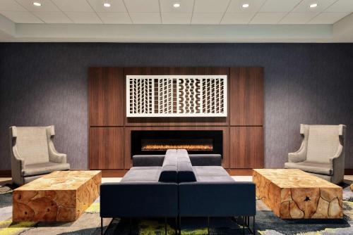 Embassy Suites by Hilton Indianapolis Downtown Image