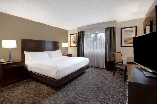 Embassy Suites by Hilton Jacksonville Baymeadows Image