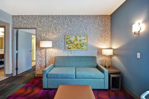 Гостиная зона в Home2 Suites By Hilton Terre Haute