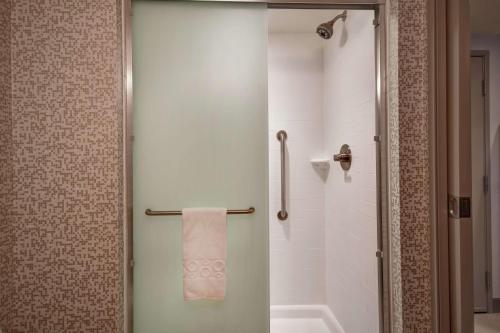 Ванная комната в Home2 Suites By Hilton Terre Haute