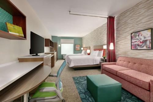 伊斯頓的住宿－Home2 Suites By Hilton Easton，酒店客房,配有床和沙发