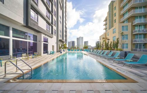 a swimming pool in the middle of a building at Tru By Hilton Fort Lauderdale Downtown-Flagler Village in Fort Lauderdale