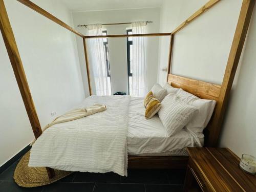 Ένα ή περισσότερα κρεβάτια σε δωμάτιο στο Island style 2-bedroom apartment with pool "Ilava Boma"