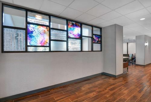 Televisyen dan/atau pusat hiburan di Hampton Inn And Suites Macclenny I-10