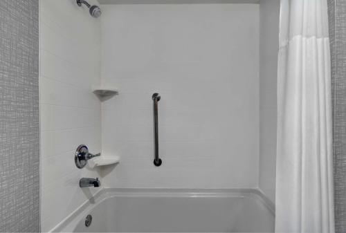Bilik mandi di Hampton Inn And Suites Macclenny I-10