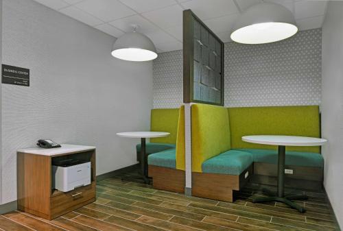 Katil atau katil-katil dalam bilik di Hampton Inn And Suites Macclenny I-10