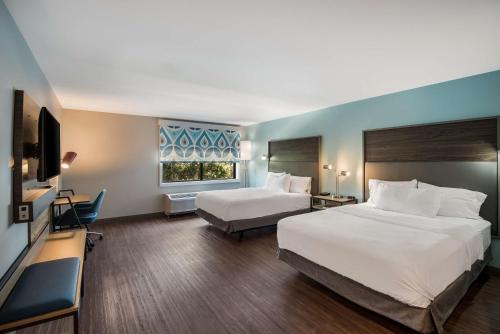Ένα ή περισσότερα κρεβάτια σε δωμάτιο στο Tru By Hilton Warsaw, In