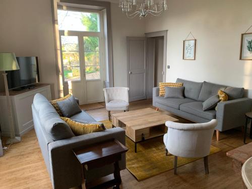 Grande maison familiale, 5 chambres, jardin, proche 24 Heures du Mans et abbaye de Solesmes. - FR-1-410-427