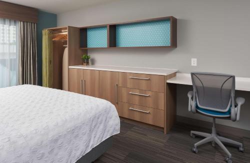 Postel nebo postele na pokoji v ubytování Home2 Suites By Hilton Pompano Beach Pier, Fl