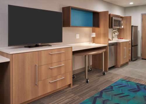 Kuchyň nebo kuchyňský kout v ubytování Home2 Suites By Hilton Pompano Beach Pier, Fl