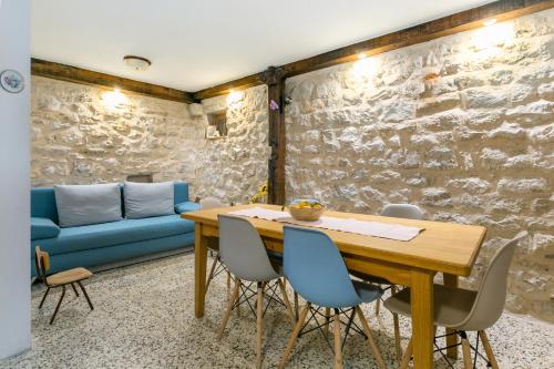 Seaside holiday house Kastel Novi, Kastela - 22292