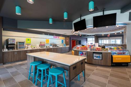 a fast food restaurant with blue stools and a counter at Tru By Hilton Fayetteville Fort Bragg in Fayetteville