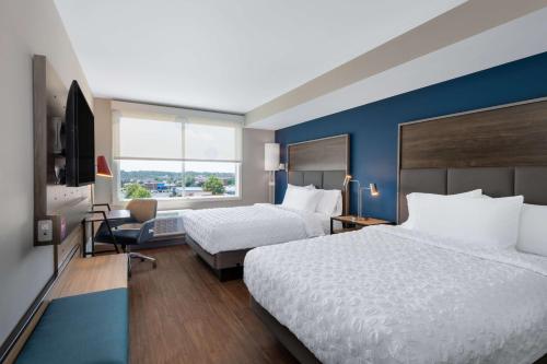 a hotel room with two beds and a window at Tru By Hilton Fayetteville Fort Bragg in Fayetteville