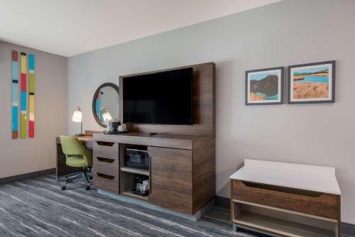 TV a/nebo společenská místnost v ubytování Hampton Inn By Hilton Williams