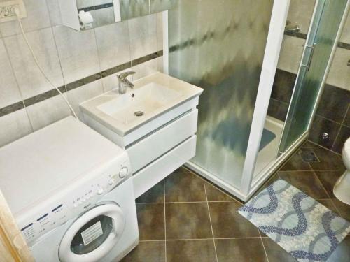 Koupelna v ubytování Apartment in Starigrad-Paklenica 34902