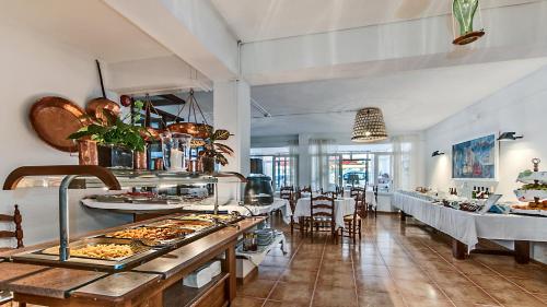 a restaurant with a lot of food on display at Galaxia Boutique Hotel in Can Picafort
