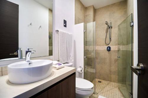 View of Luxury Waterfront 3bed Penthouse w/Rooftop Terrace