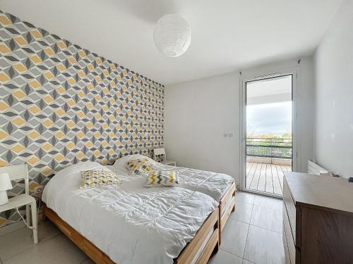 a bedroom with a bed and a large window at Appartement Palavas-les-Flots, 3 pièces, 5 personnes - FR-1-715-94 in Palavas-les-Flots