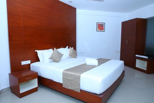 Ein Bett oder Betten in einem Zimmer der Unterkunft Nakshatra Emerald