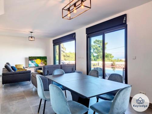 a dining room with a table and chairs at Villa One - avec piscine - 127m2 - Saint-Paul in Saint-Paul