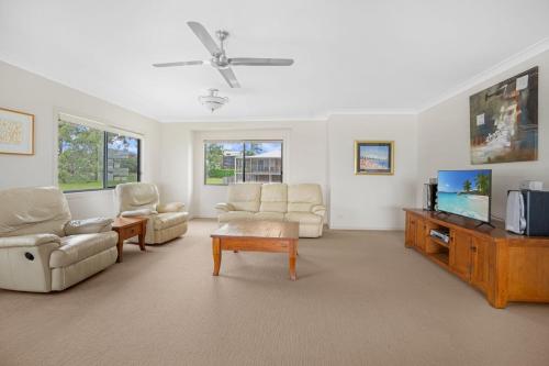 Φωτογραφία από το άλμπουμ του Blacklaw's Retreat - Rainbow Beach Views. Spacious. Fenced Yard. σε Rainbow Beach