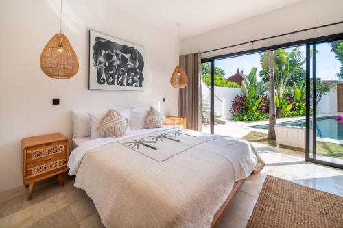 Ένα ή περισσότερα κρεβάτια σε δωμάτιο στο Villa Julia Canggu