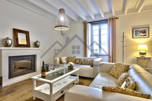 Ruang duduk di LocaLise - M4 - Ty Gwenn - La maison à la pointe de Lechiagat - Accès à deux pas d'une terrasse vue mer privative - Wifi inclus - Draps inclus - Animaux bienvenus
