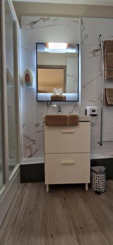 a bathroom with a sink and a mirror at Le Faubourg in Figeac