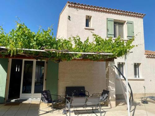 Charmante Maison provençale avec piscine dans Avignon