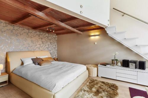 En eller flere senge i et værelse på DULA Downtown