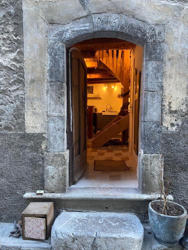 an archway in a stone building with a stairwayexit at Maison de village de 1802, fraîchement rénovée à Beauvezer 04370 in Beauvezer