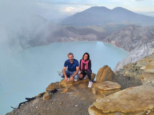 a man and a woman sitting on the top of a mountain at Nio Homestay and Tour in Licin
