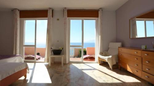 Magnificent Holiday 5 bedroom villa in beach front