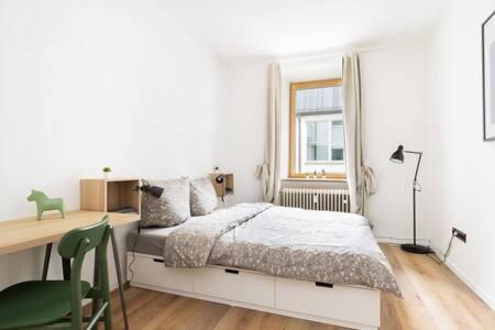 A bed or beds in a room at Grand Apartment close to the Isar and Citycenter