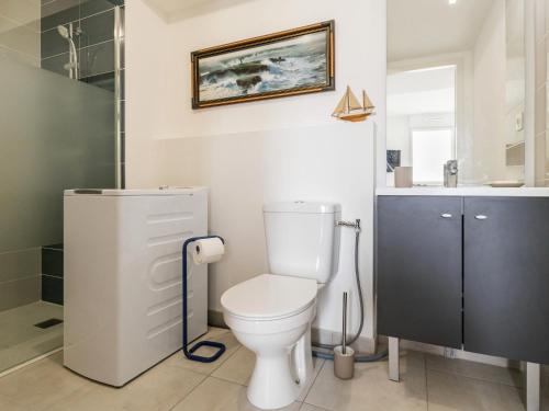 Kúpeľňa v ubytovaní Appartement à Saint-Brevin-les-Pins avec Balcon et Parking - FR-1-306-1242