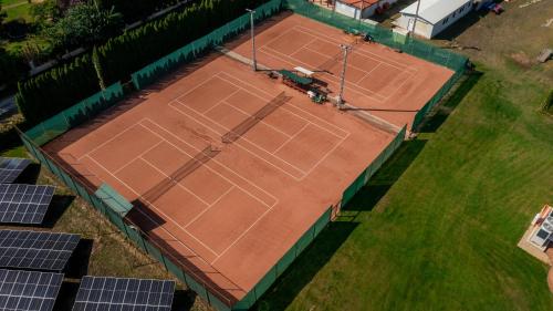 Attività di tennis o squash presso l'hotel o nelle vicinanze