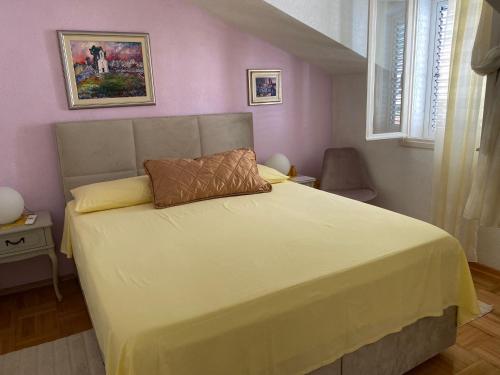 a bedroom with a bed with a pillow on it at Guest House Meri in Bol