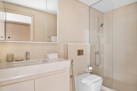 Koupelna v ubytování NEW Silkhaus Luxurious in Downtown Premium Tower