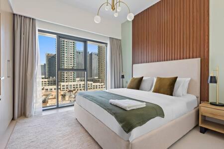 Postel nebo postele na pokoji v ubytování Silkhaus Burj Royale 1BDR with balcony in Downtown