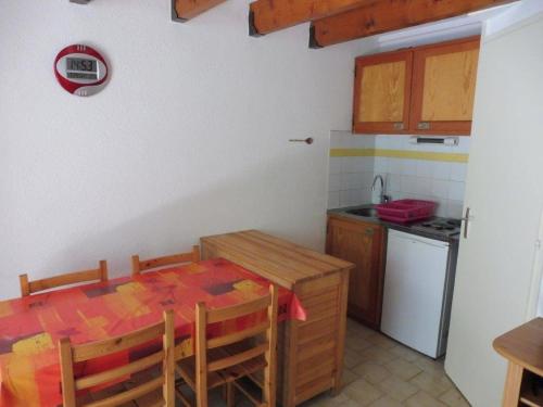 Photo de la galerie de l'établissement AZUR ET SOLEIL Joli T2 alcôve proche plage Richelieu Cap d'Agde, au Cap d'Agde