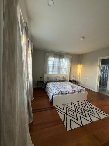 a bedroom with a bed and a rug on the floor at A modern townhouse at Farm in Georgetown