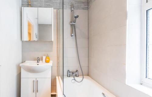 a bathroom with a shower and a sink at 1 Phoenix Cottages, 403 High Street, Cheltenham in Cheltenham