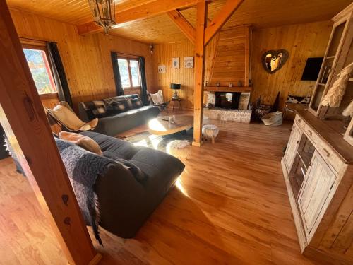 a living room with a couch and a fireplace at Chalet l'Aigle bleu in Uvernet-Fours