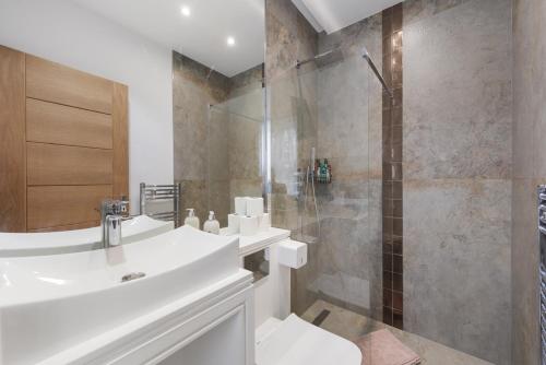 The Pearl - Luxury 5* Home with Park View