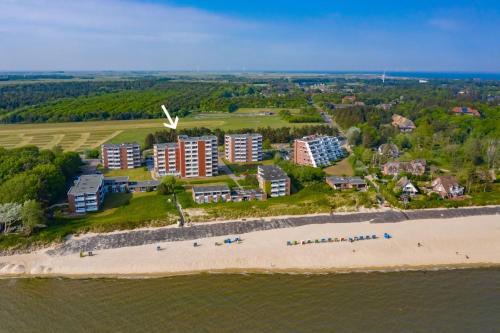 an aerial view of a beach and buildings at Haus Uthlande 39 in Wyk auf Föhr