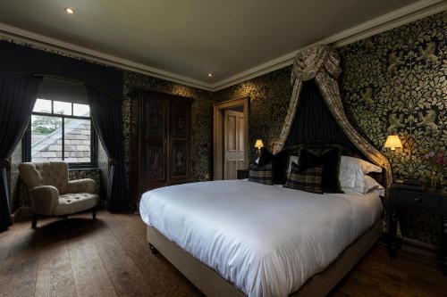 Кровать или кровати в номере Kildrummy Inn